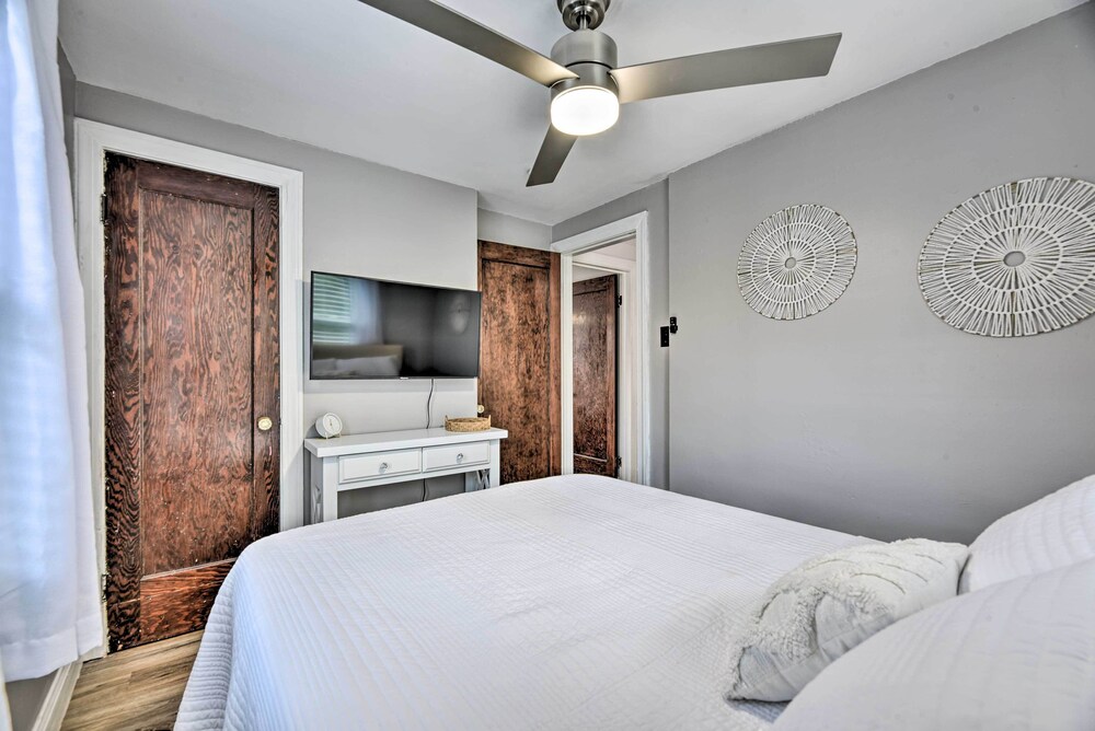 Orchard Park Home < 2 Mi to Highmark Stadium! view 3
