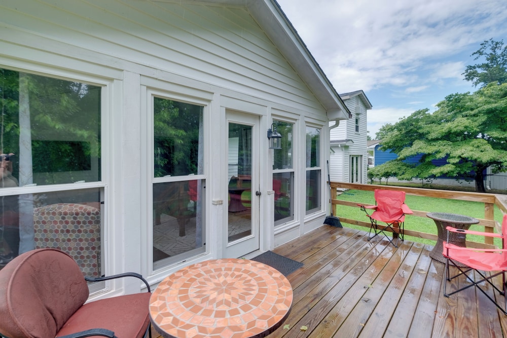 Fish, Relax & Enjoy Lake Views: Colonial Beach Gem