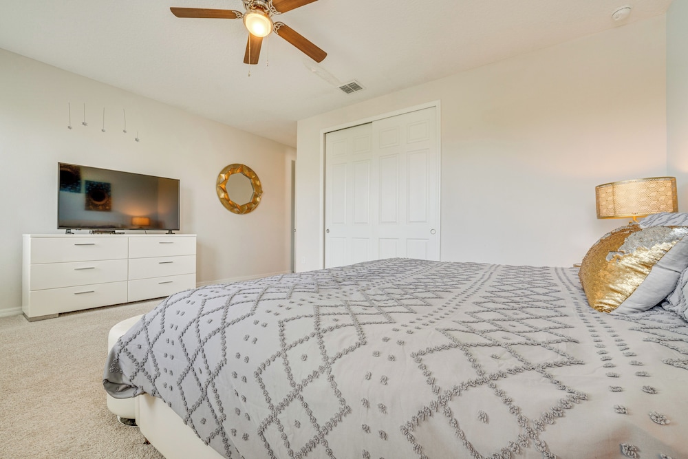 Home Near Theme Parks in Kissimmee: Family Perks!