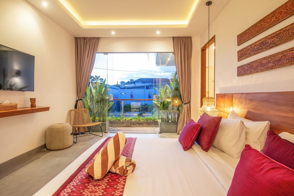 Luxury 4BR Haven, Steps to Canggu's Beach Elegance