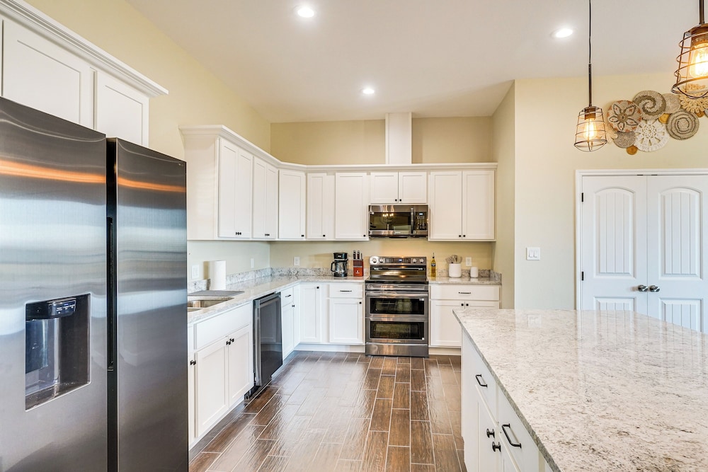 Golf, Shop & Explore: Home 5 Mi to Dtwn Midland!