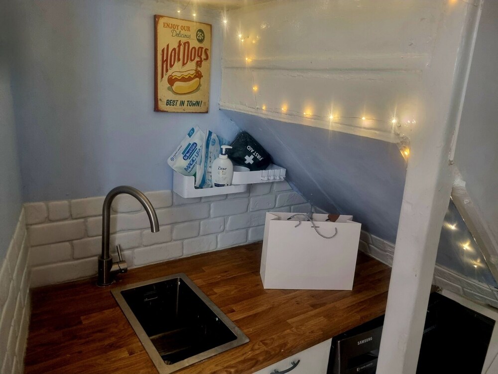 Charming 1-bed Studio Annex,parking,kitchen,wifi
