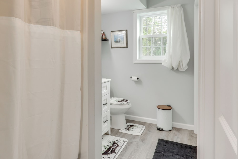 2 Mi to Beach, Shared Yard Space: West Haven Apt!
