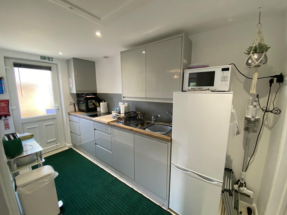Self Catering Private Annex Near Ferndown view 4