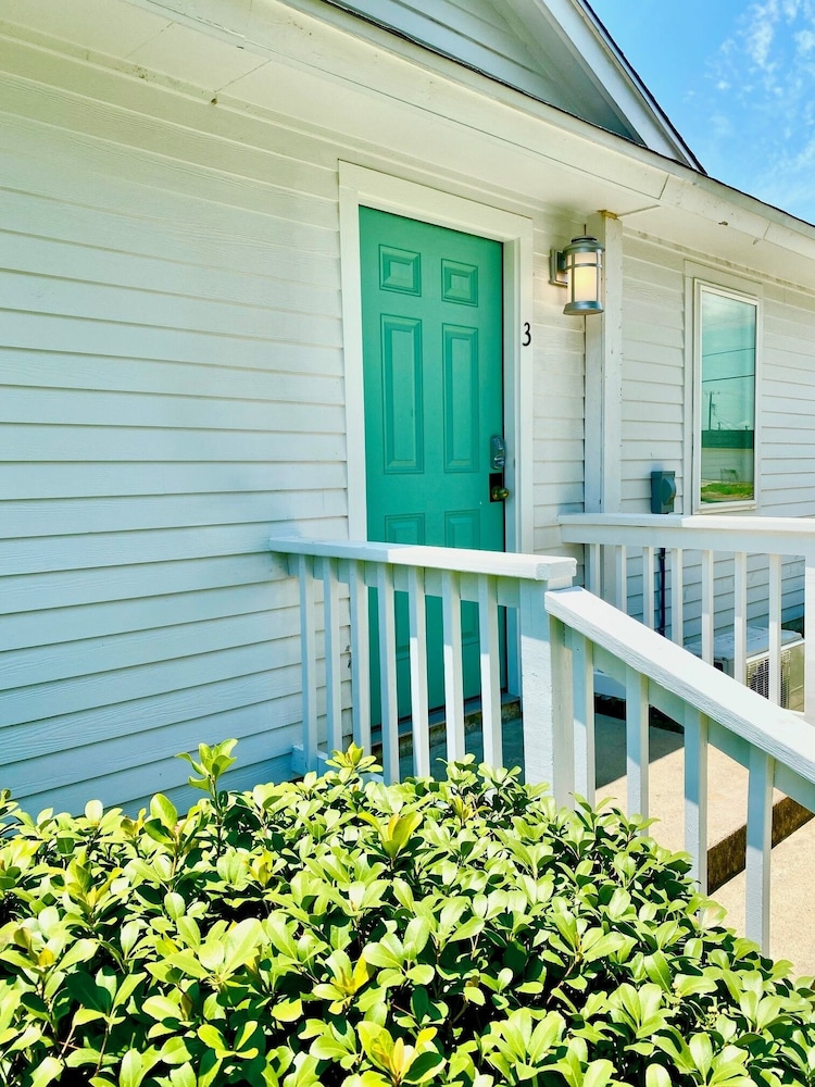 Coast Oaks Cottage 3 1 Bedroom Cottage by RedAwning view 2