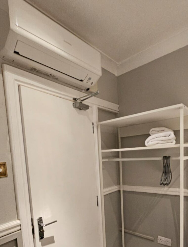 JUST ROOMS