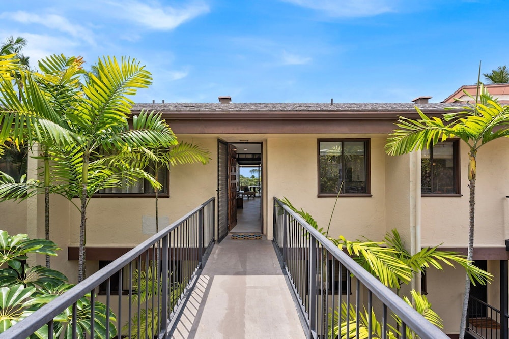 Fully Air-conditioned - Updated Top Floor Including Loft - Ocean Views - Vrkcv