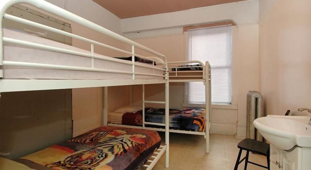C&N Backpackers Hostel - Vancouver - Image 3