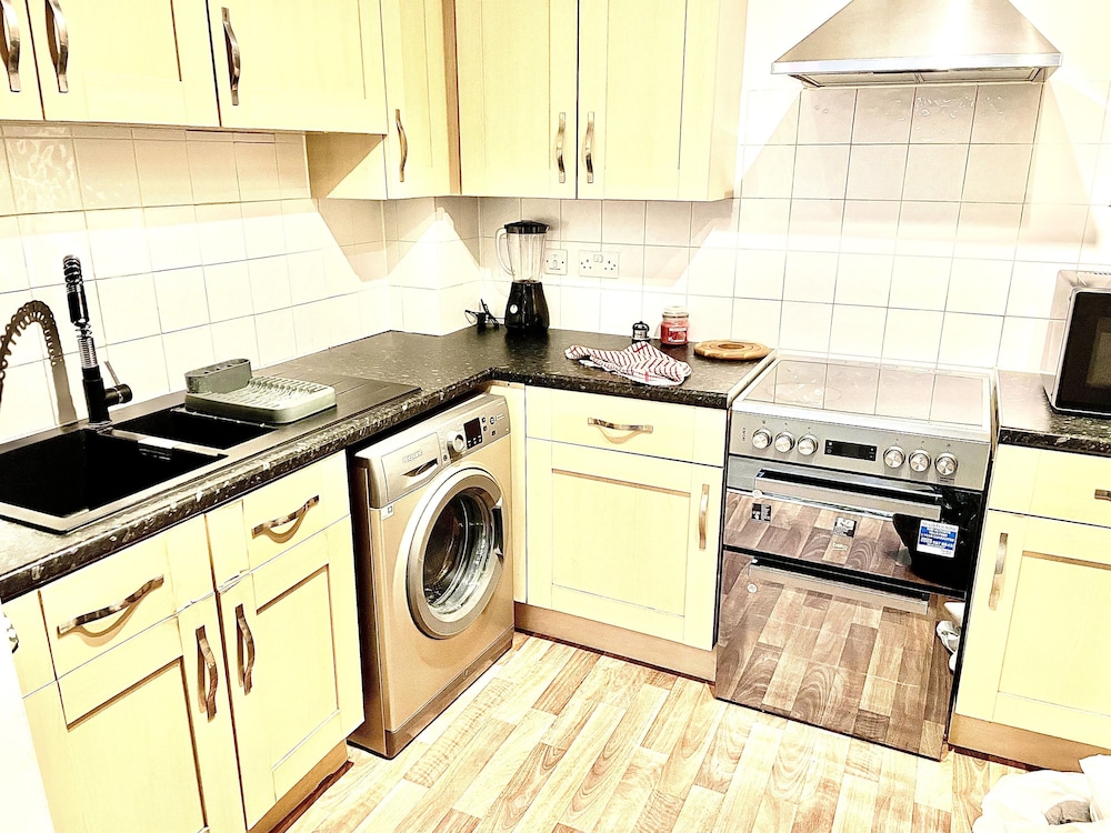 Peaceful Impeccable 2-bed Apartment in Hatfield view 4
