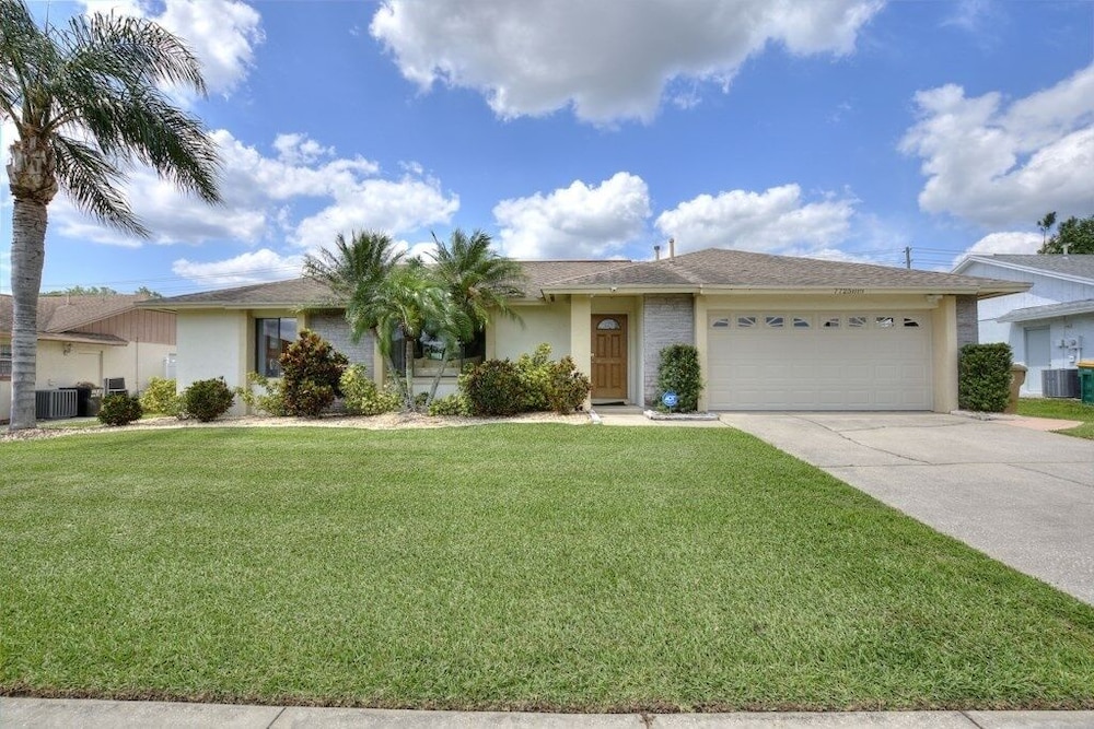 Relaxing Indian Ridge Home W/ Pool, Near Disney & More 4 Bedroom Villa