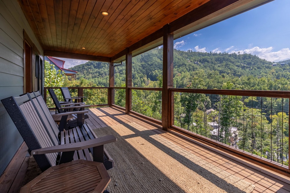 Raccoon Ridge Retreat - Gatlinburg Mountain Escape
