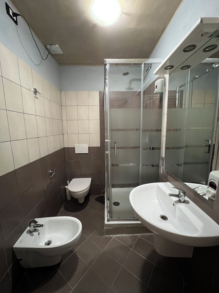 Lion University & Youth Hostel Milano