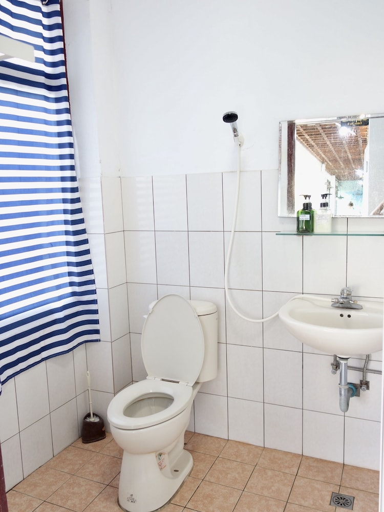 Oldmancaptain Hostel