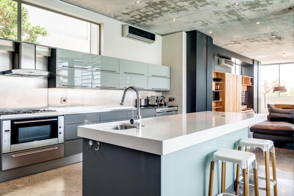 Exquisite Modern Camps Bay Villa Hove Villa