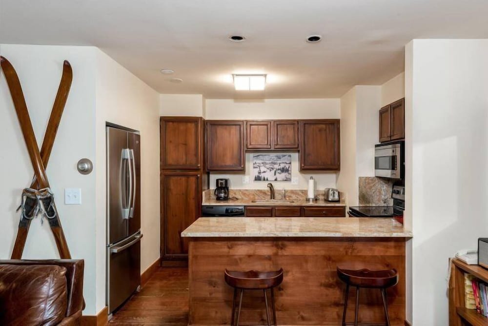 Modern 2 Bedroom Condo at the Base of Vail Mountain Next to Gondola One