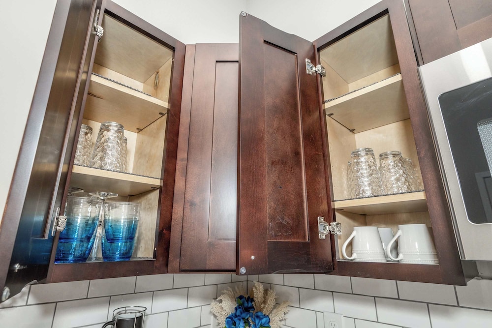 Queen City Retreat 1 - Cozy Home for 6 Near Attractions & Restaurants