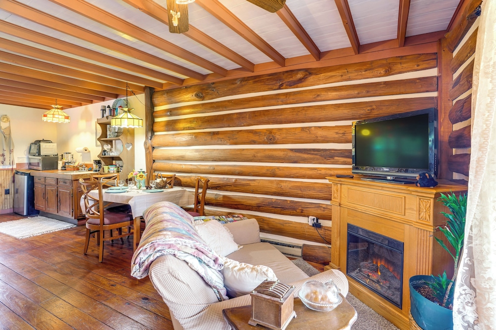 Cozy Luray Cabin w/ Views: Near Hiking Trails!