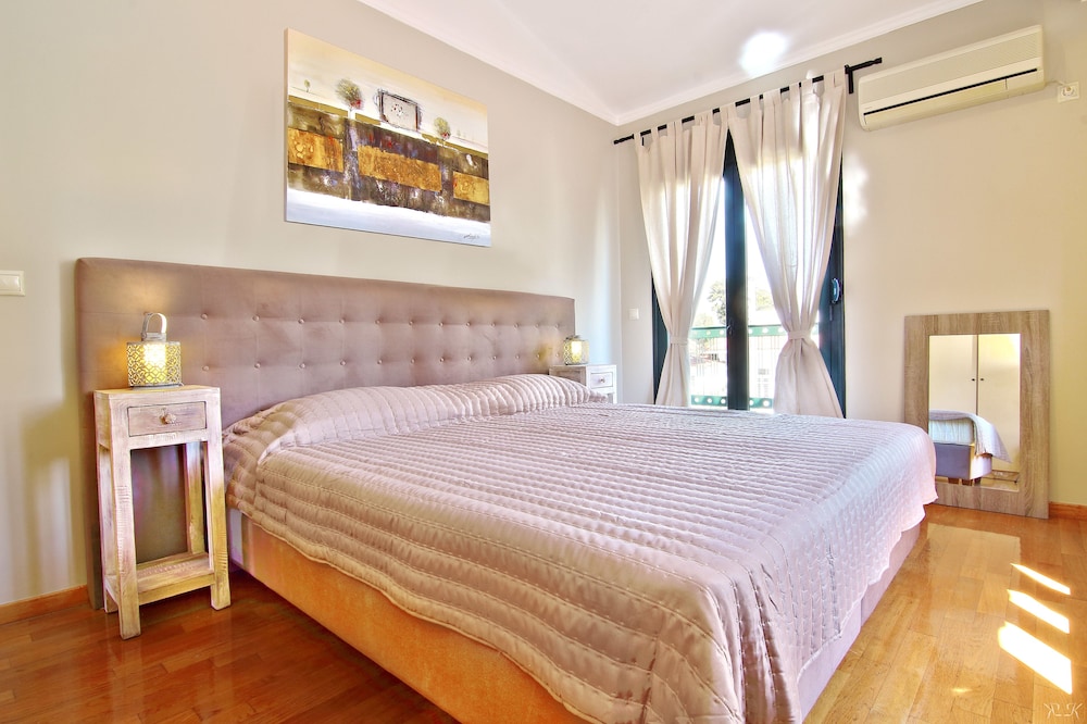 Glyfada Seaside Residence