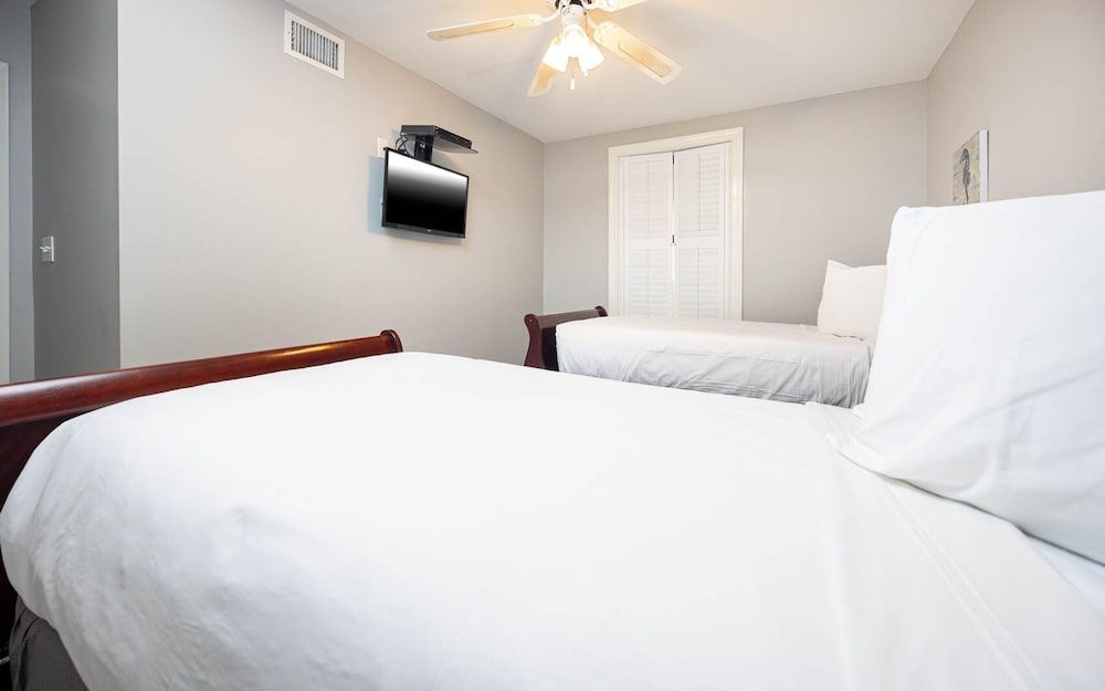 Phoenix East 706 3 Bedroom Condo