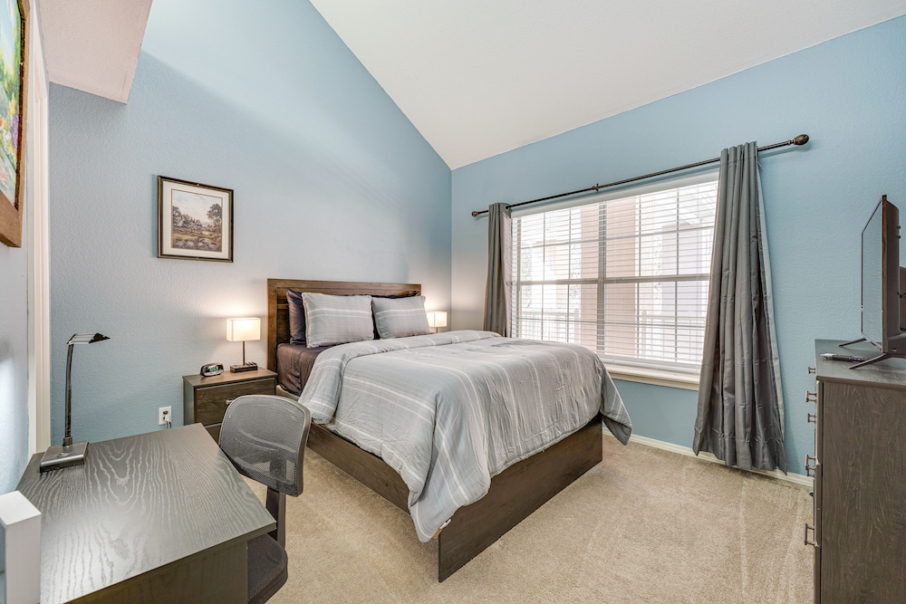 Updated Branson Condo w/ Lake Taneycomo Views!