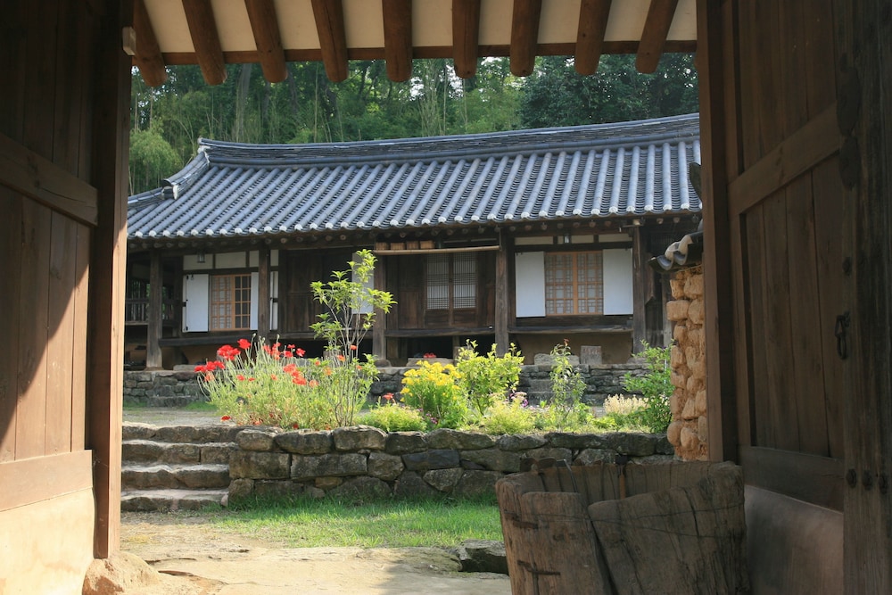 Yi Jin-rae's Historic House