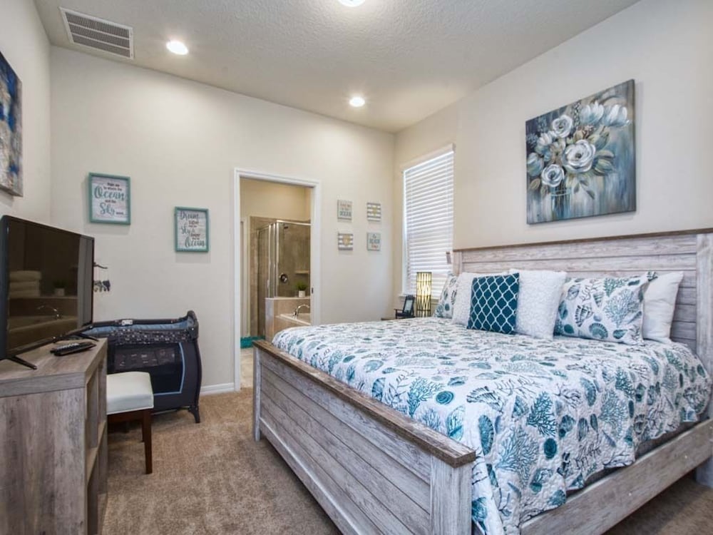 Windsor at Westside-6 Bedrooms House w/pool-3721WW Home by RedAwning - Image 4