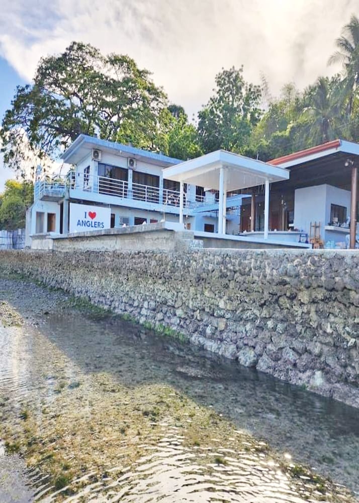 Hostel Oslob Anglers Hub Resort