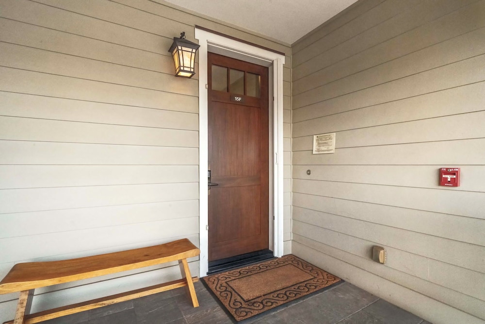 Direct Ocean Front - AC - Concierge Included - Ocean Viewing Lanai & Near Shops! -vrkcv