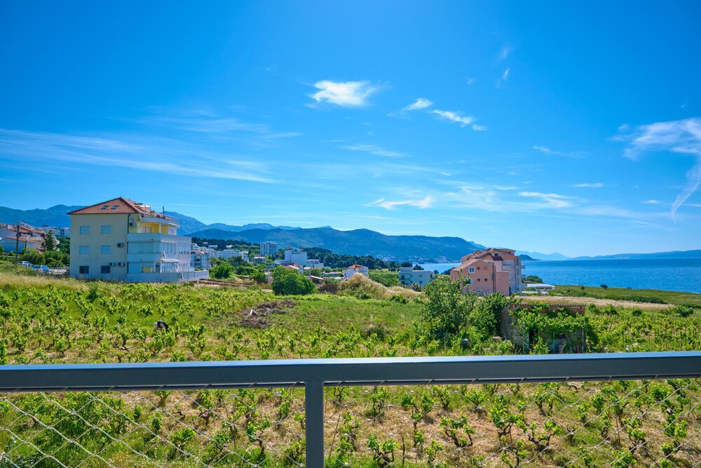 Luxury Seaside Apartment by Litto view 5