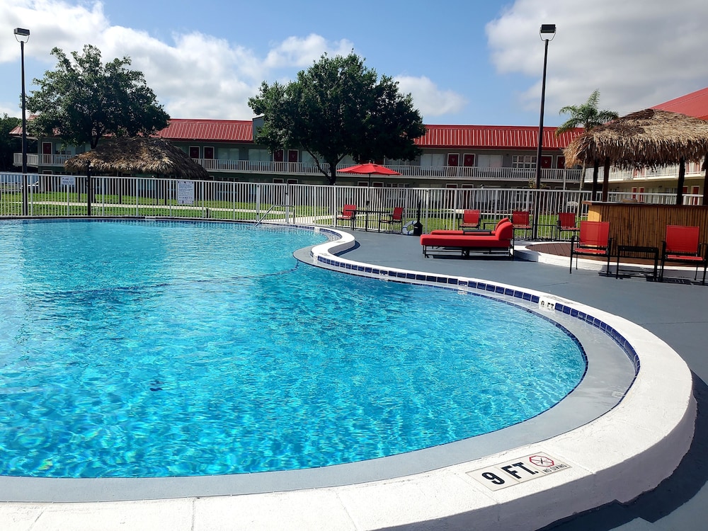 Vero Beach Vacations - Vero Beach Inn  Suites I-95 - Property Image 3