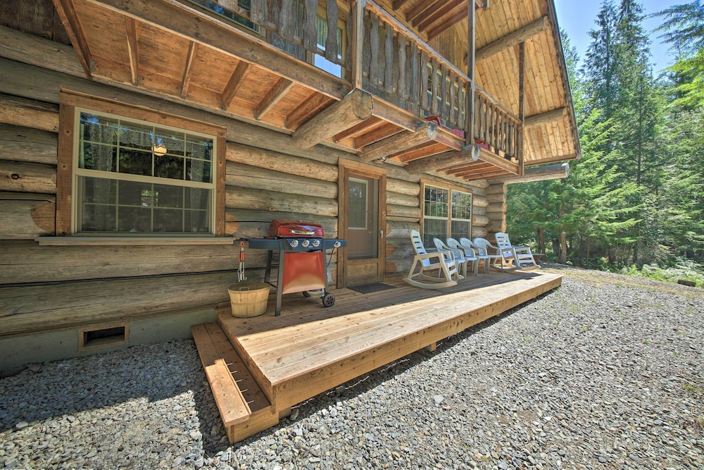 Expansive Moyie Riverfront Cabin - Pets Welcome! view 4