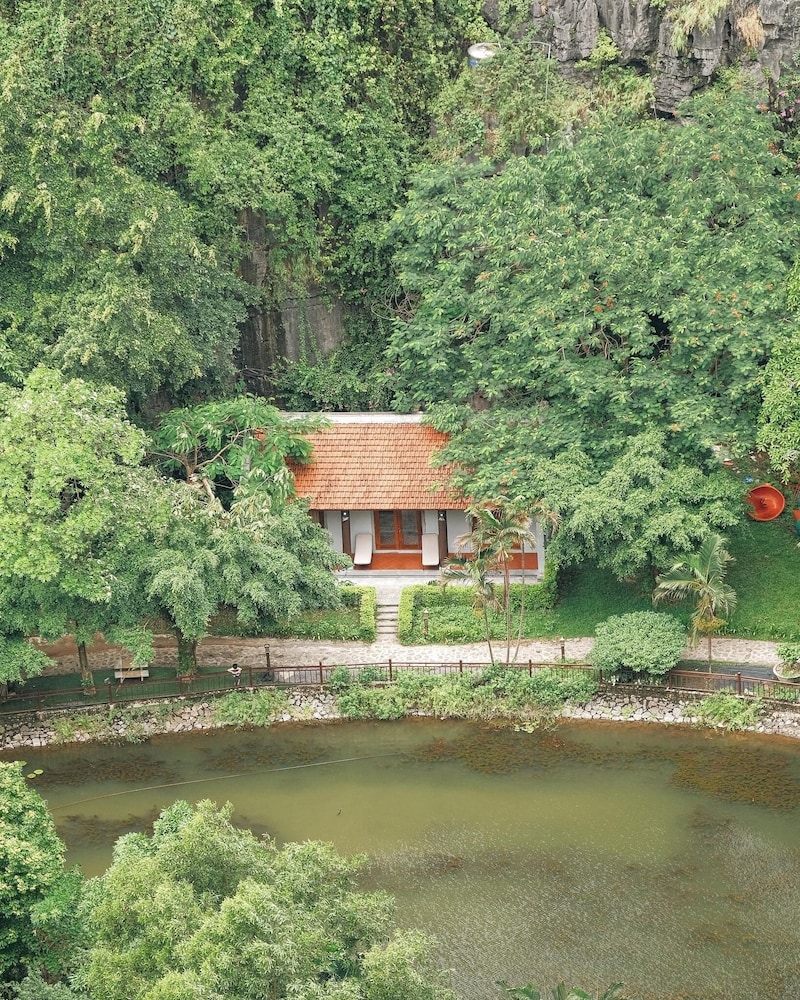 Mua Caves Ecolodge