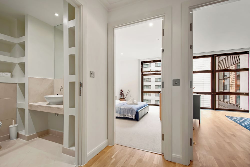 1 Bed South Quay Apartments Canary Wharf