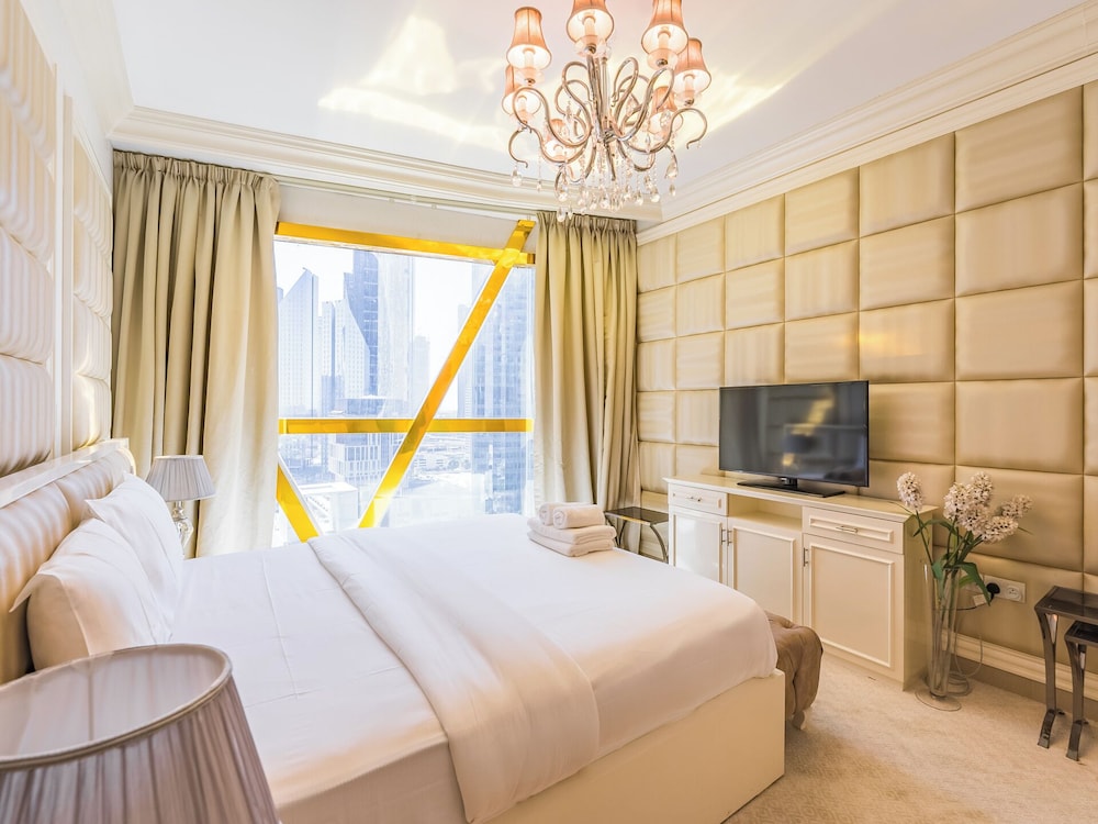 Luxury Spacious Condo in the Iconic Park Towers
