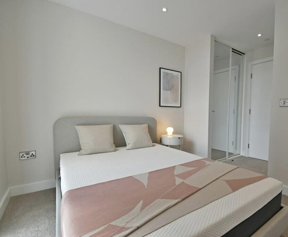Top Floor 3-bed Penthouse in Manchester view 5