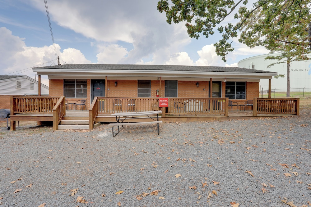 Bring Your Boat! Greers Ferry Lake Home w/ Slip