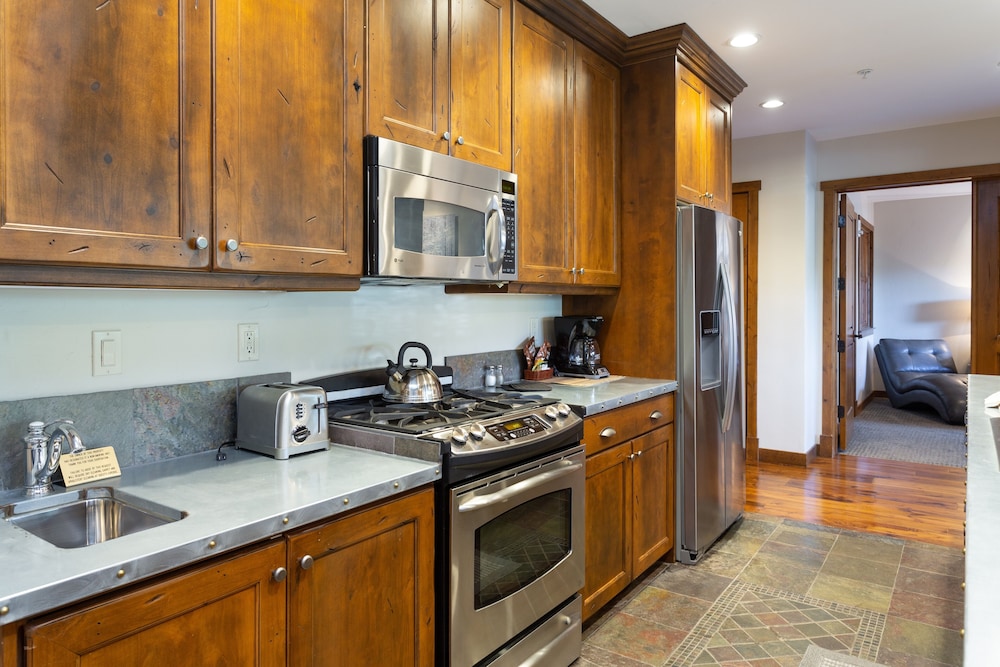 1 Bedroom Condo with Spa - Silver Baron Lodge 1 Condo