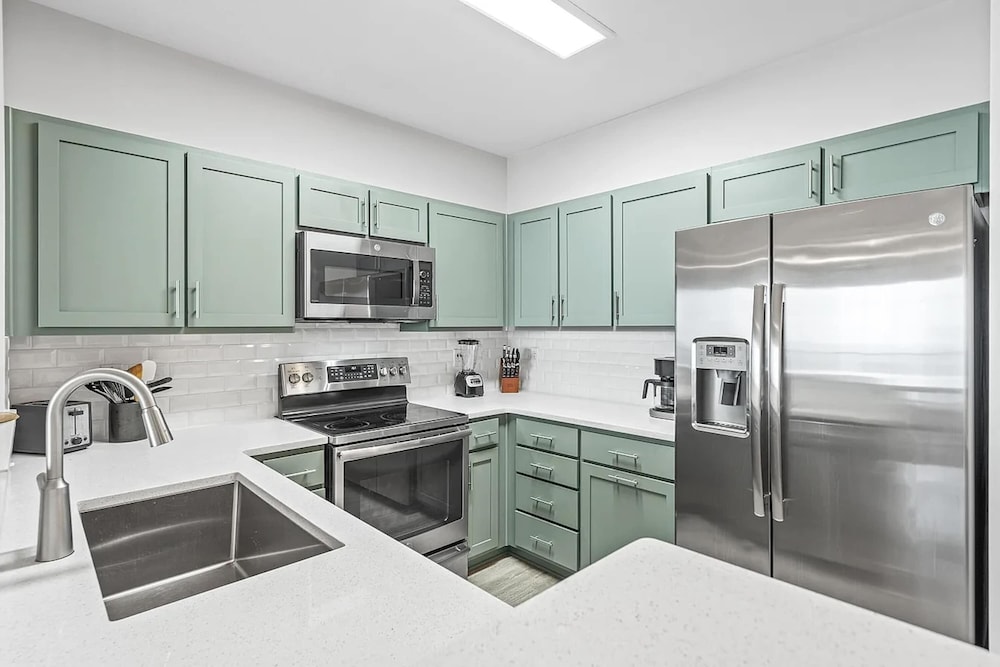 Salt and Shore Escape Sleeps 7
