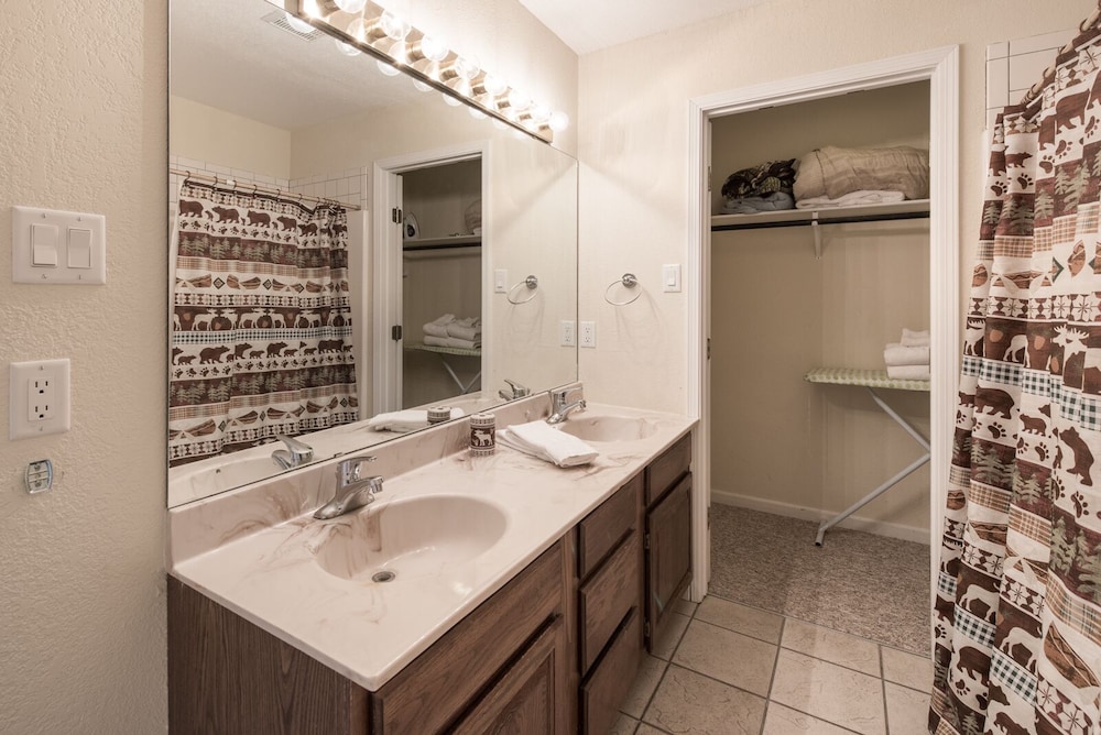 Dodson's Double Decker by Ruidoso Vacation Rentals view 3