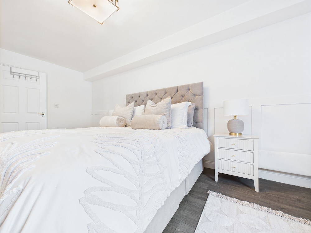 Modern Chaffordhundred Apartment Long Stay Sleeps2