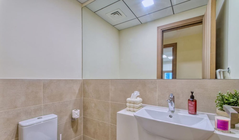 2BR Apt w Dubai Canal Views Near Burj Dubai Mall