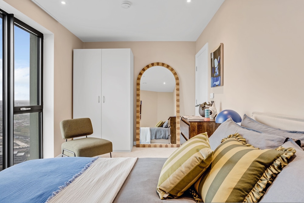 Stunning Two-bedroom Apartment With a Balcony