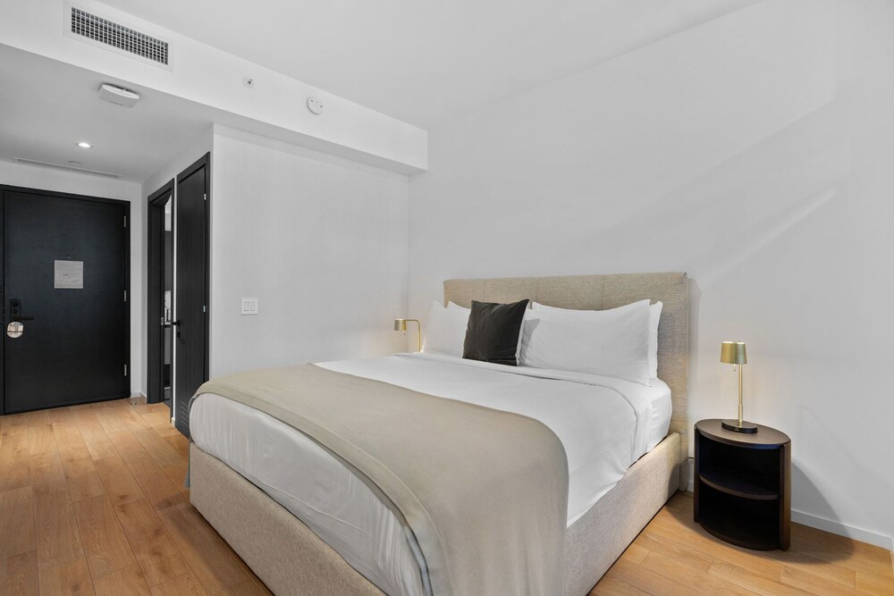 Exquisite Bay View Studio at Miami