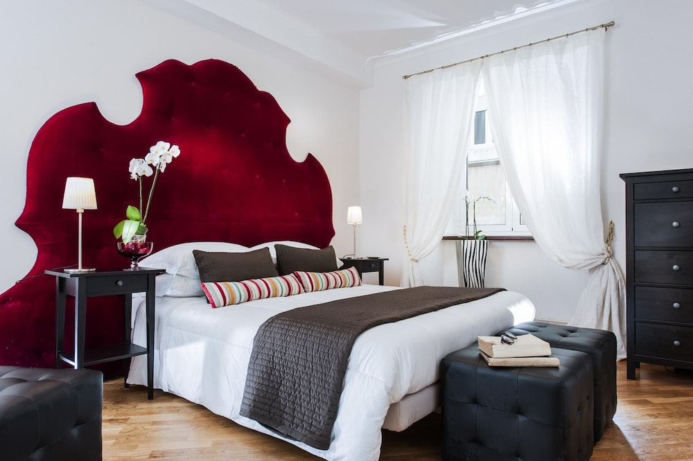 Corso in Roma With 3 Bedrooms and 3 Bathrooms