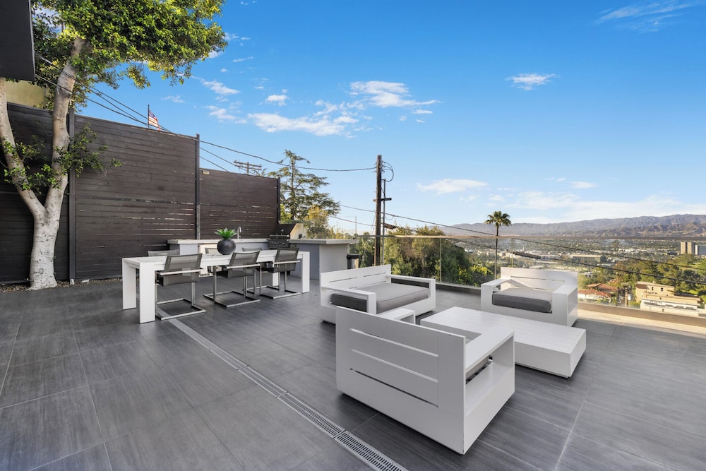 Mulholland View - Mid-century Modern Escape w/ Infinity Pool