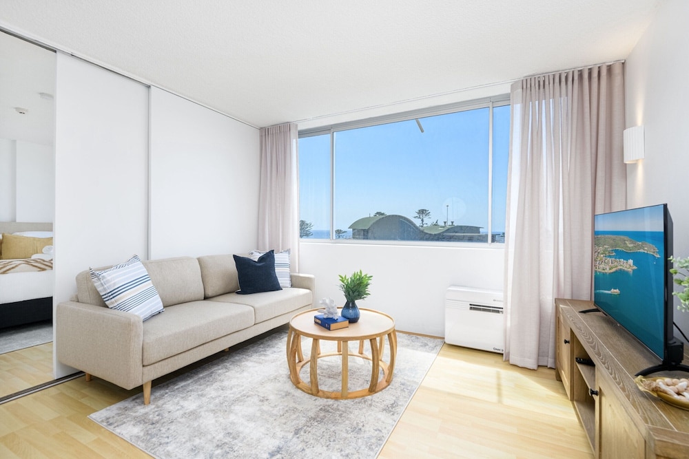 Beachside Unit in the Heart of Manly-ocean Views