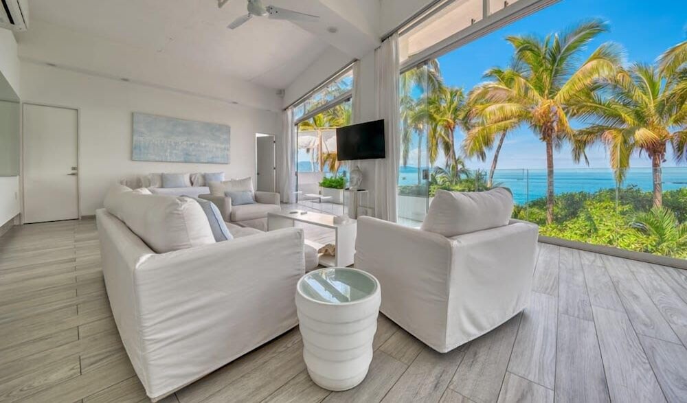 Luxury 1BR APT - Beach View - Jacuzzi - King Bed