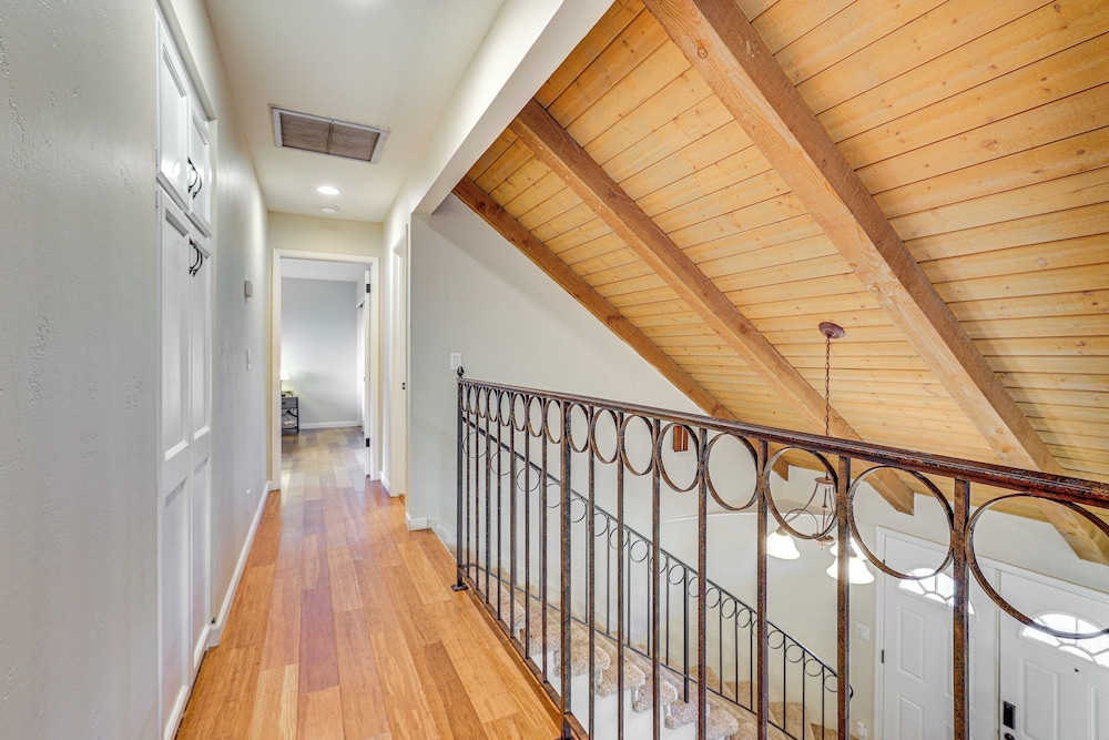 Hike, Golf & Explore: Large Phoenix Home w/ Grill