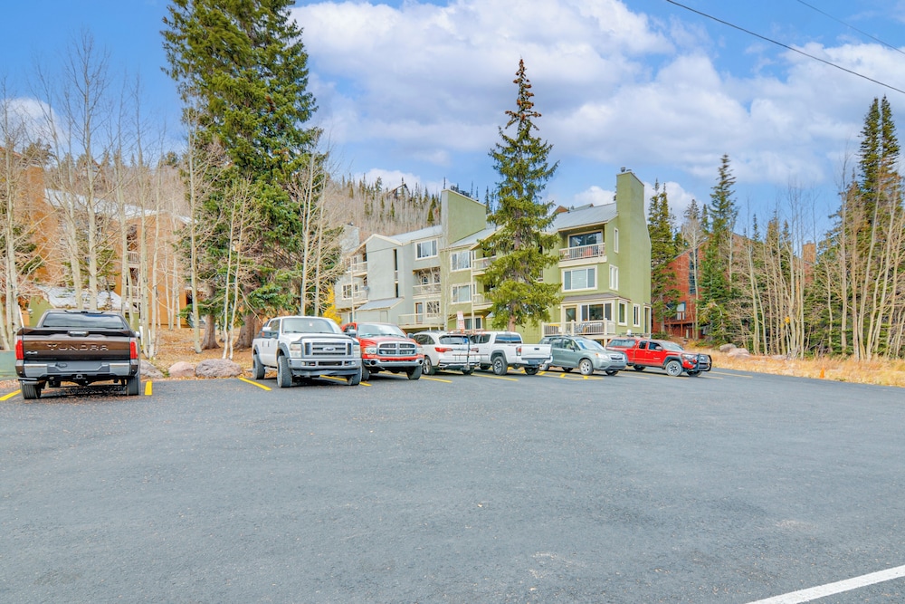 Walk to Giant Steps & Hot Tub: Brian Head Condo! view 2