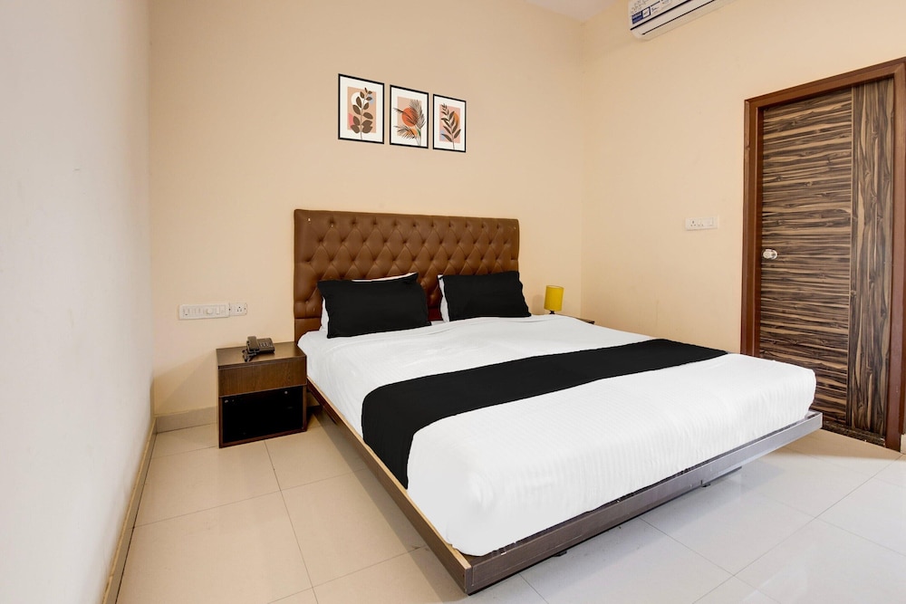 Cosy Stays at HBR Layout